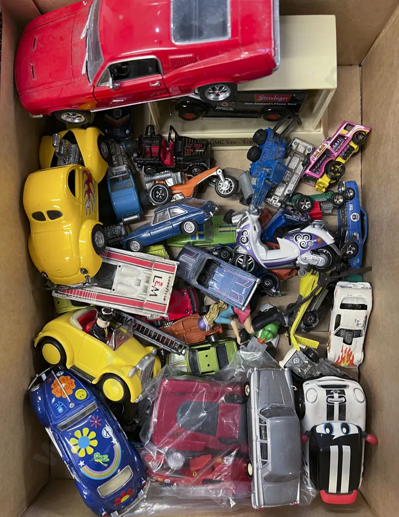 Quantity Assorted Diecast Vehicles Image 1++