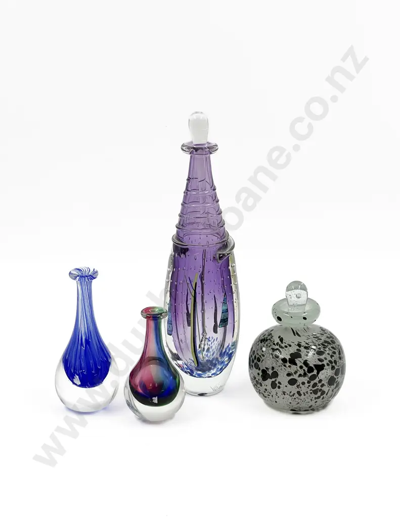 Four Pieces of Assorted Art Glass Incl. Scent Bottles Image 1++