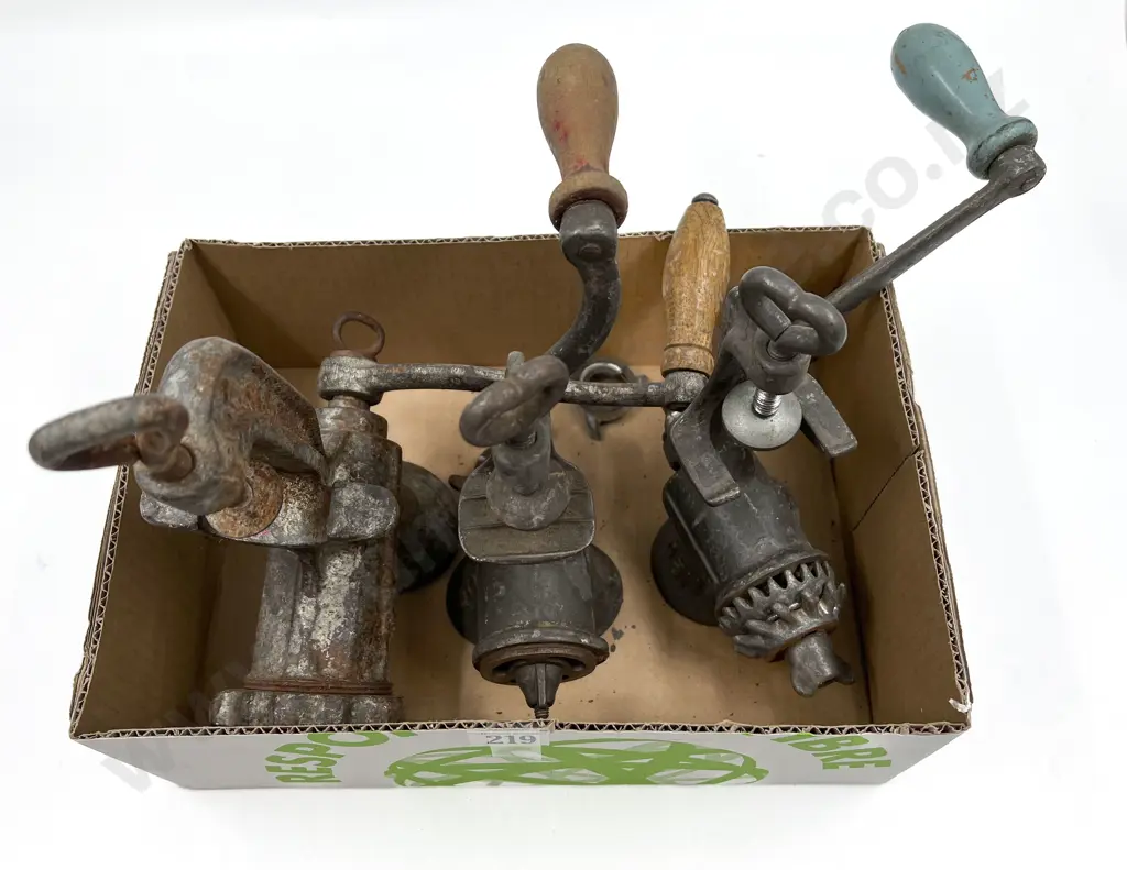 Box of Three Assorted Vintage Mincers Image 1++