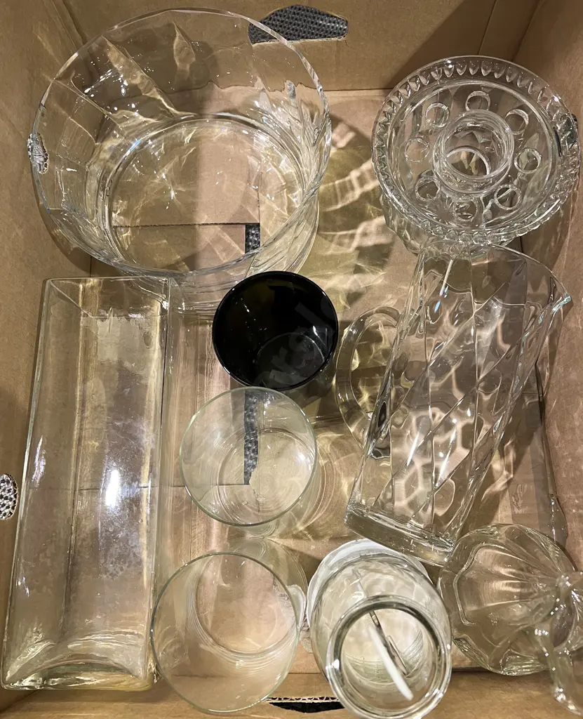 Box of Assorted Glassware Image 1++