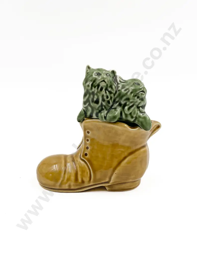 Sylvac Cat & Boot Ornament Image 1++