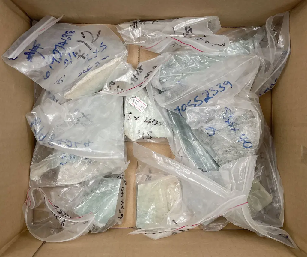 Box of Assorted Greenstone Etc. Image 1++