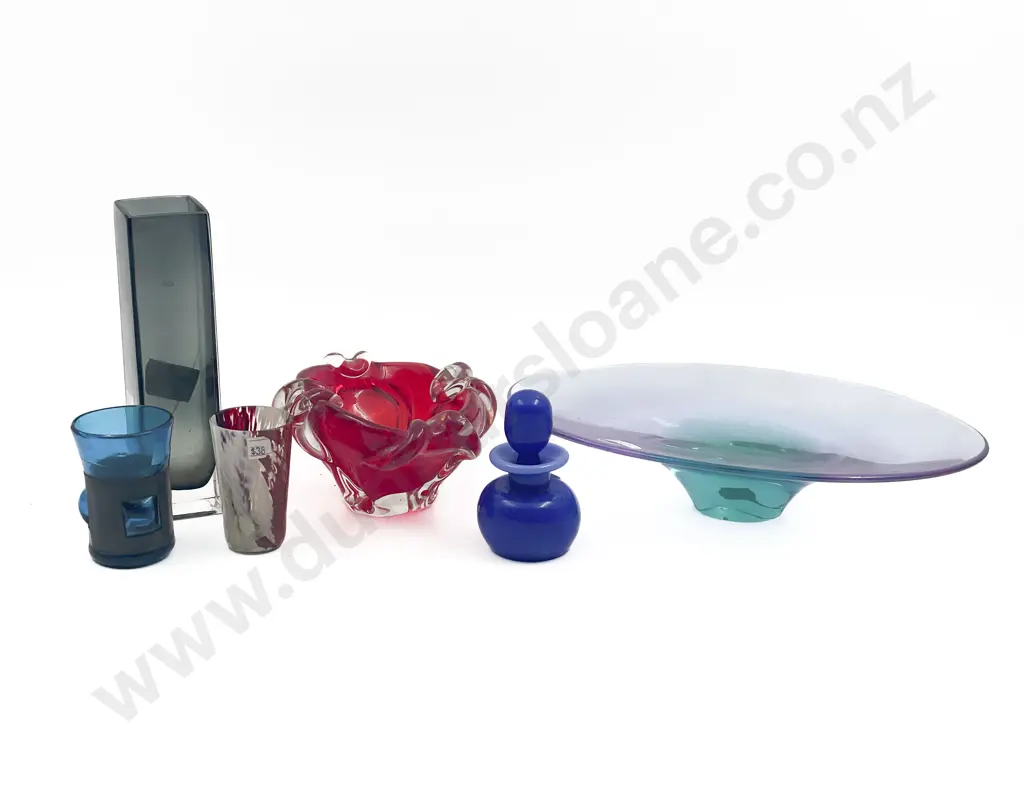 Six Pieces of Assorted Art Glass Image 1++