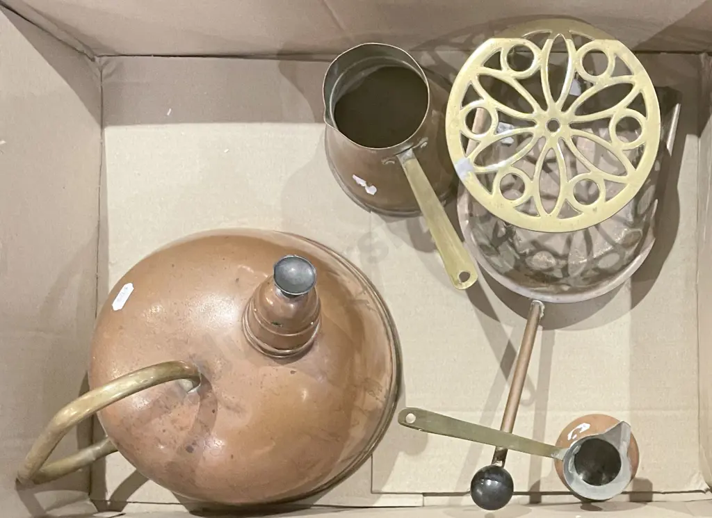 Box of Assorted Metal Ware Including Copper Measures and Brass Trivet Image 1++
