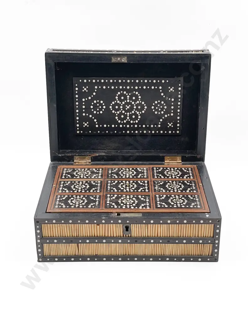 Vintage Box with Fitted Interior Image 1++