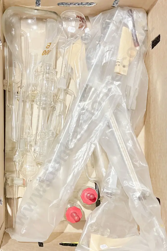 Box of Assorted Glass Chemistry Implements Image 1++