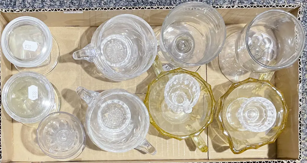 Small Box of Assorted Glassware Image 1++
