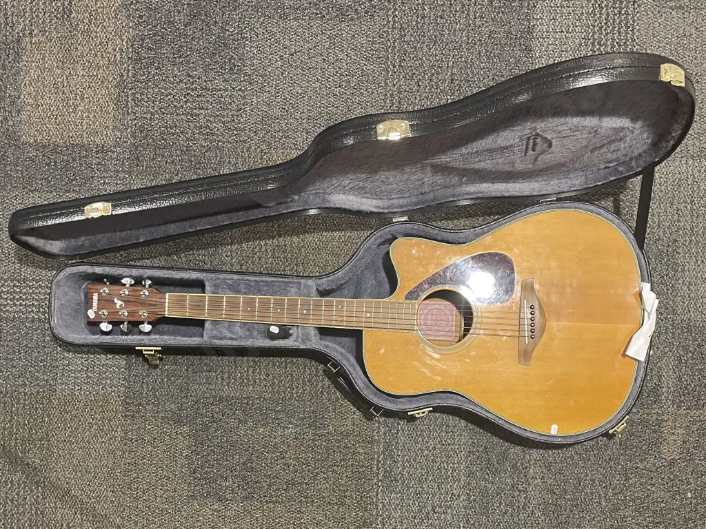 Yamaha Semi-Acoustic Guitar in Case Image 1++