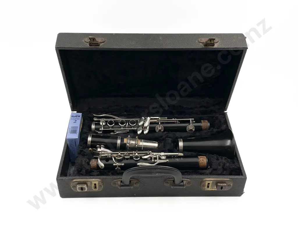 Boosey & Hawke English Made Clarinet in Case Image 1++