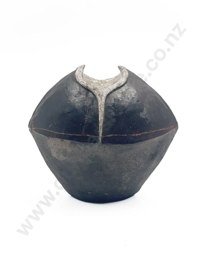 Unusual Sculptural Form Image 1++