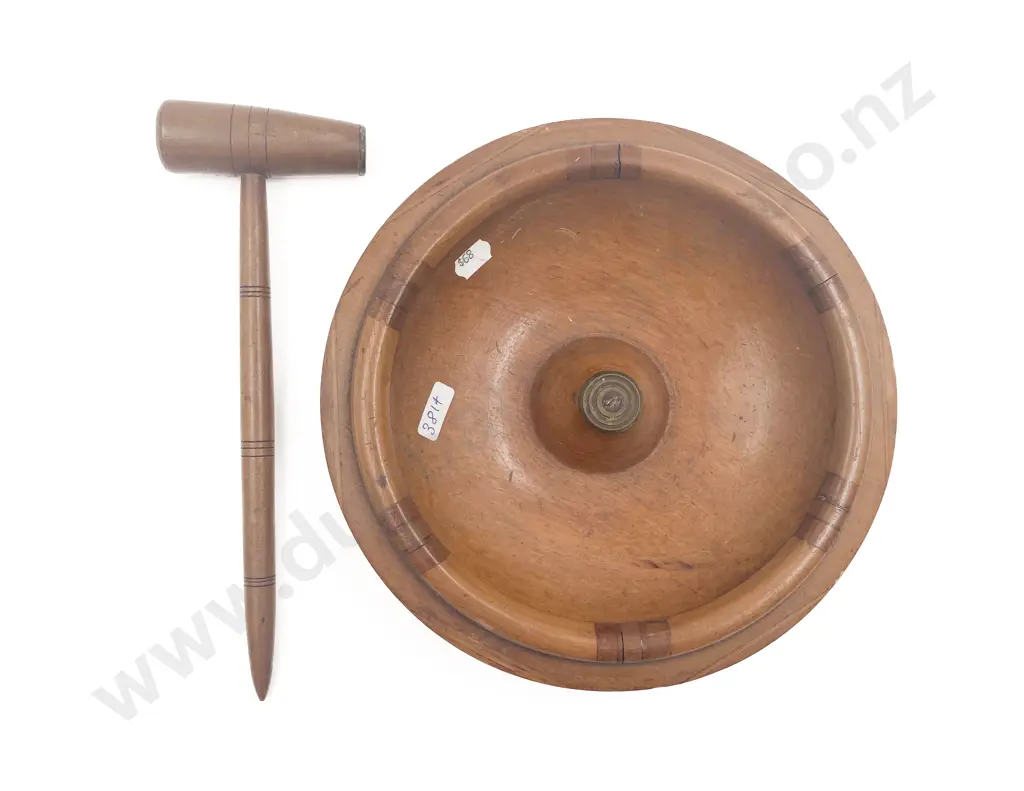 Wooden NZ Folk Art Walnut Bowl Image 1++