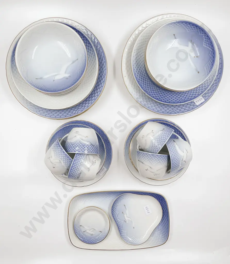 B&G Six Place Part Dinner Set with Seagull Motif Image 1++