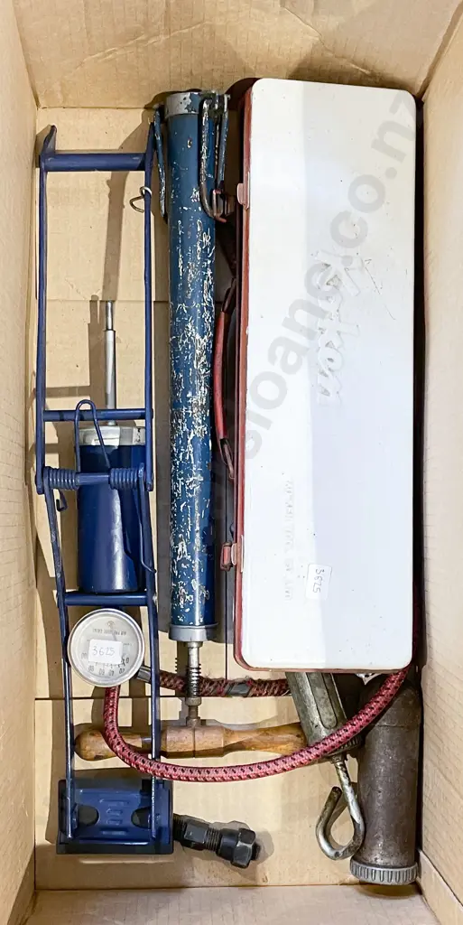 Quantity of Assorted Tools Including Saws Image 1++