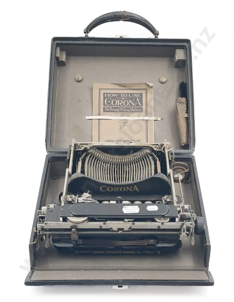 Small Vintage Corona Portable Typewriter in Case Image 1++