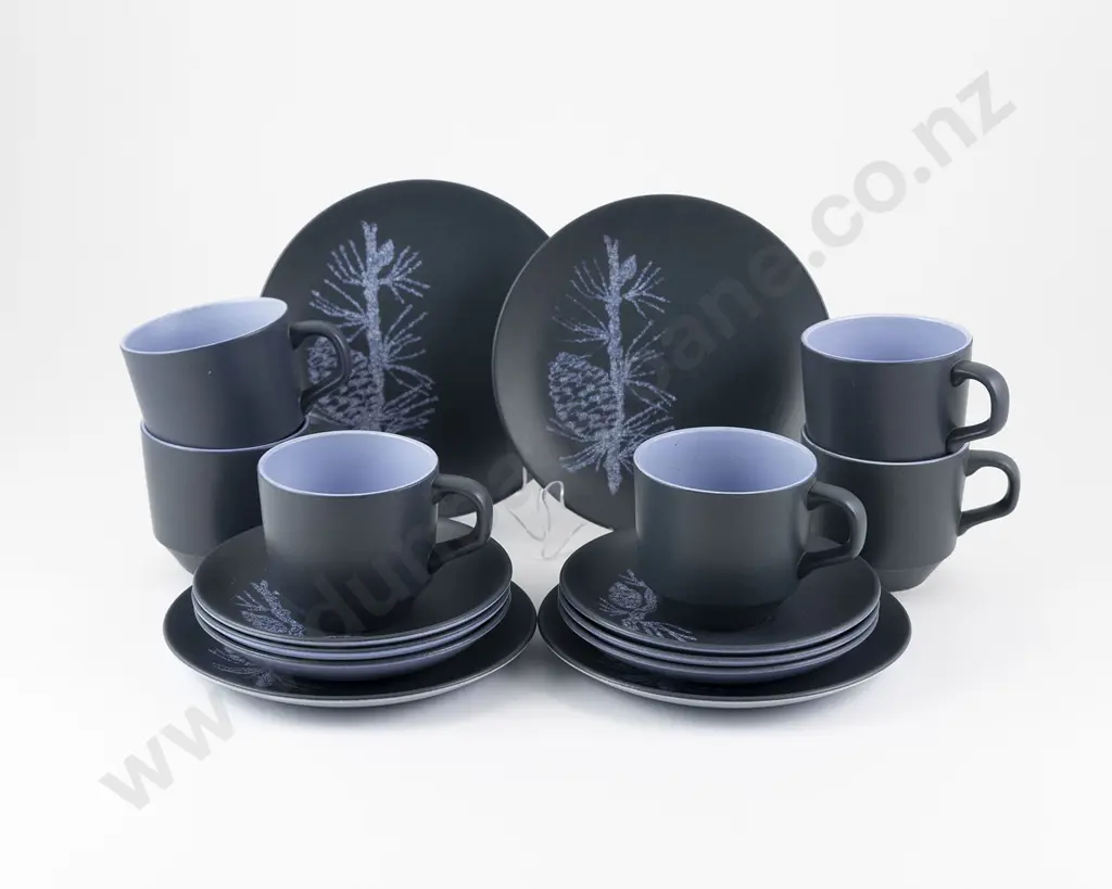 Six Dorothy Thorpe for Crown Lynn Cups & Saucers Image 1++
