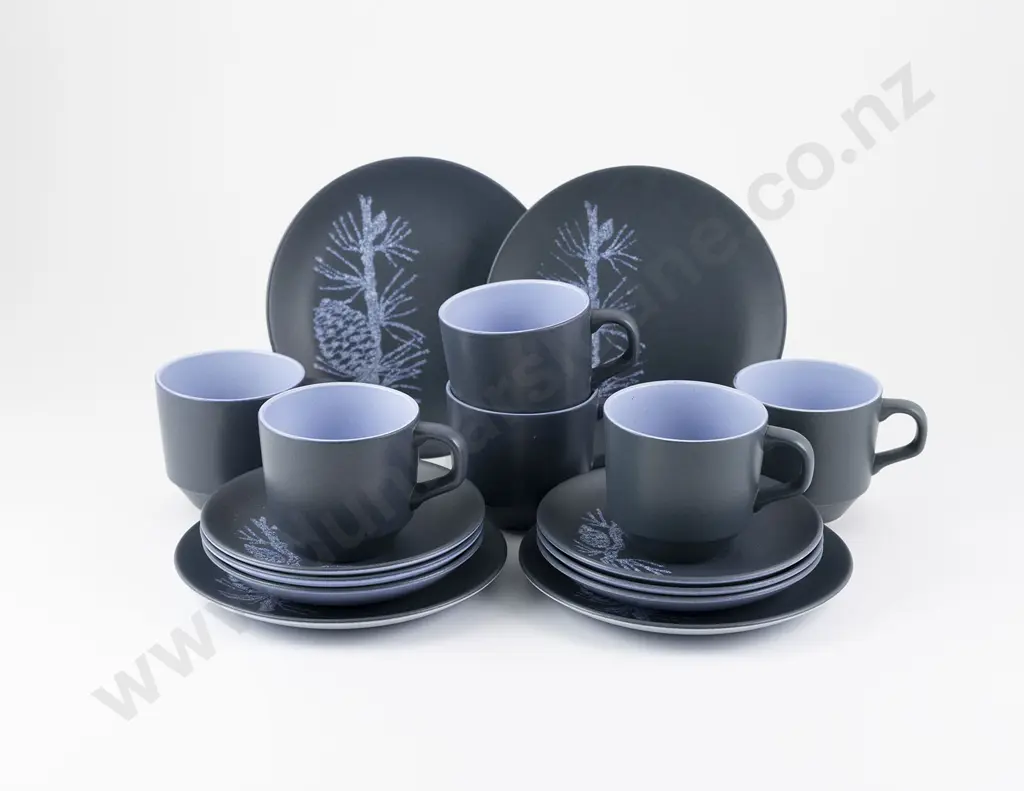 Six Dorothy Thorpe for Crown Lynn Cups & Saucers Image 1++