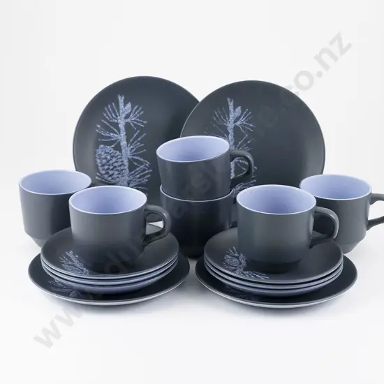 Six Dorothy Thorpe for Crown Lynn Cups & Saucers