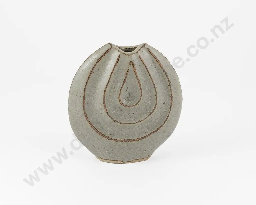 Jim Greig Vase Image 1++