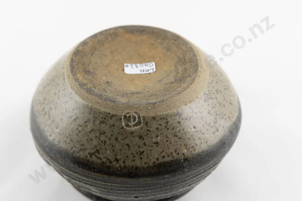 Len Castle Squat Ovoid Vase Image 1++