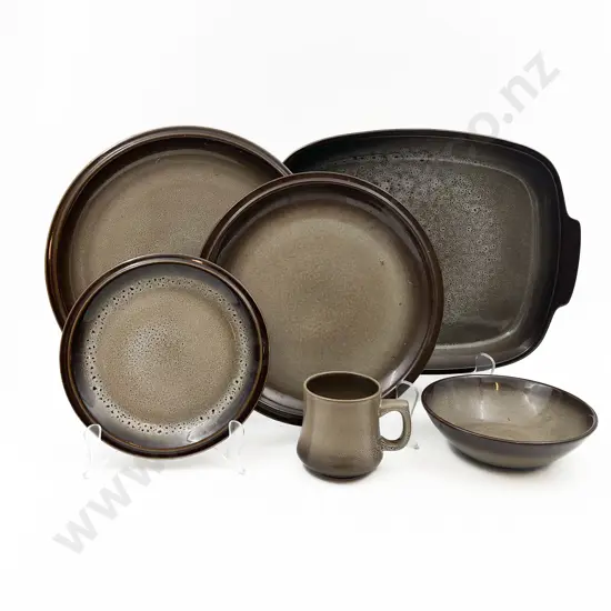 Quantity of Assorted Stoneware Crockery Including Temuka