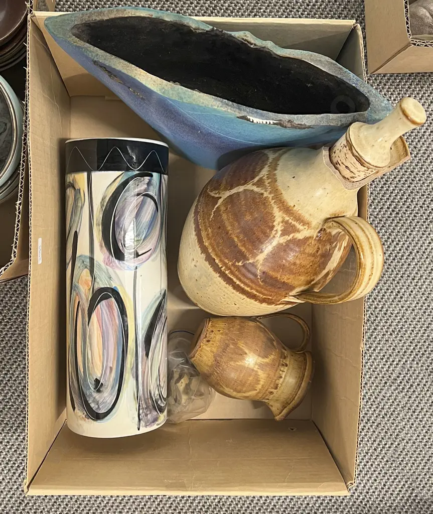 Box of Assorted Pottery (AF) Image 1++
