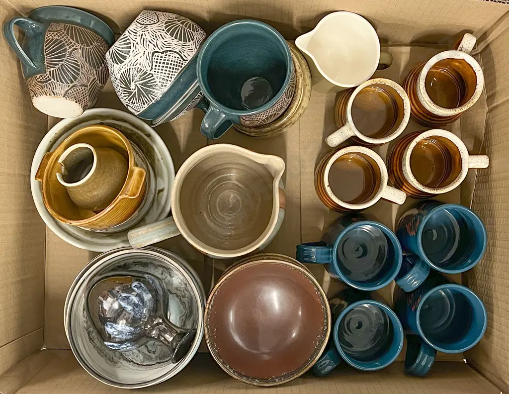 Box of Assorted Pottery Image 1++