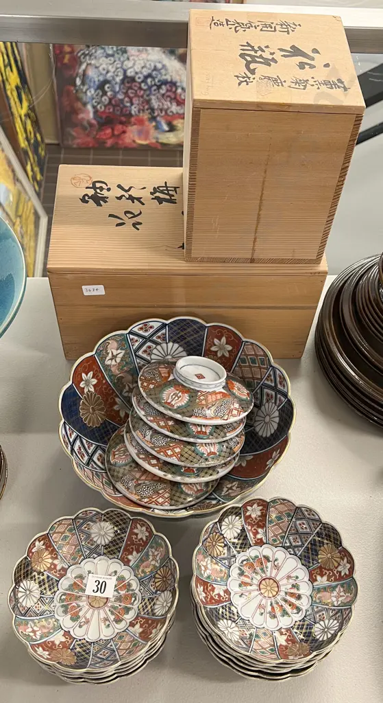 Quantity of Assorted Imari Pattern Bowls and Dishes Together with Two Storage Boxes Image 1++