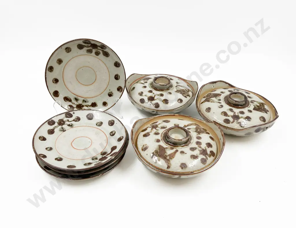Small Quantity of Assorted Asian Pottery Dishes etc Image 1++