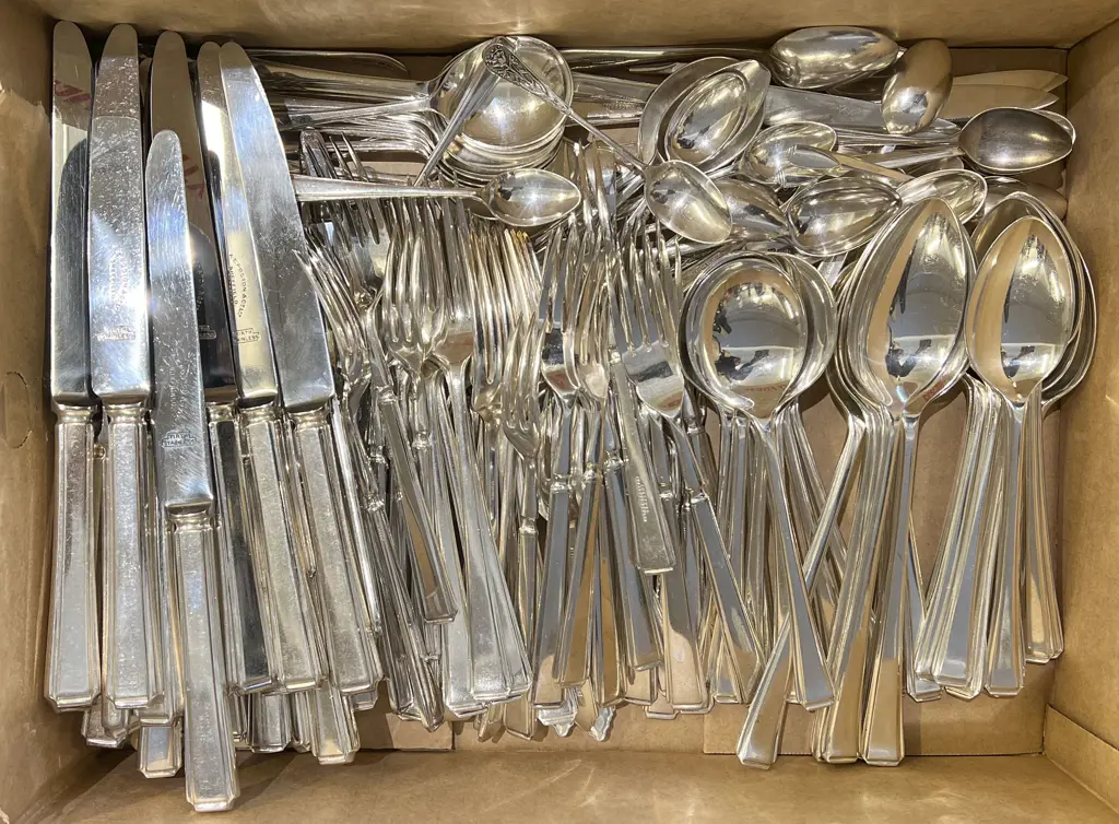 Box of Assorted S/P Cutlery Image 1++
