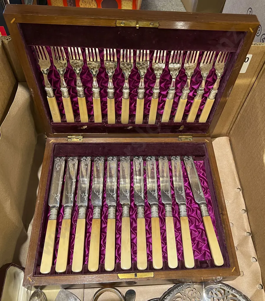 Box of S/P Together with Boxed Cutlery Set Image 1++