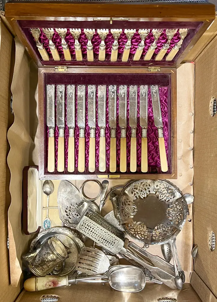 Box of S/P Together with Boxed Cutlery Set Image 1++