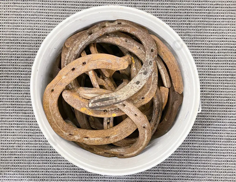 Quantity of Assorted Vintage Horseshoes Image 1++