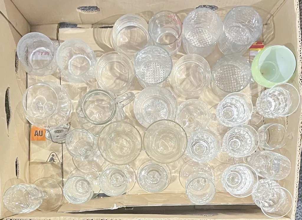 Box of Assorted Glassware Image 1++