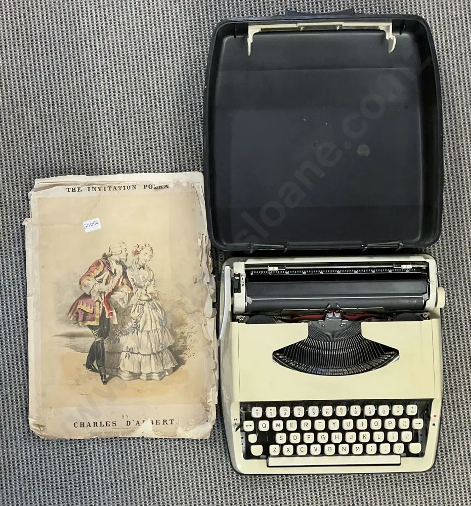 Brother Deluxe 800 Typewriter in Travel Case with Musical Sheet Image 1++