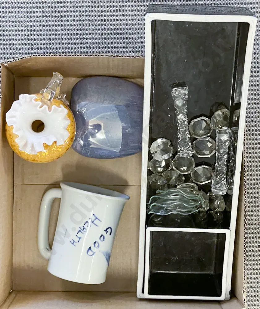 Quantity of Assorted Including Art Glass Jug Image 1++