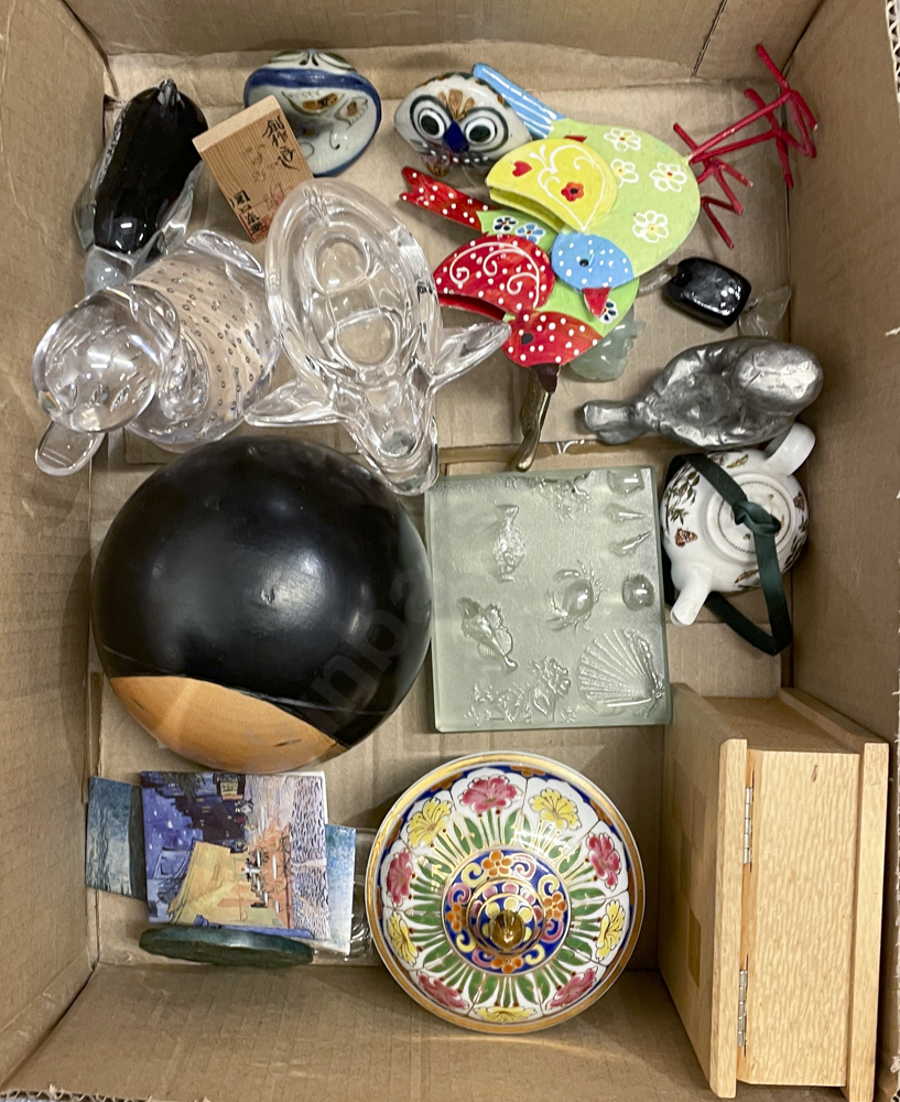 Box of Assorted Ornaments etc Image 1++