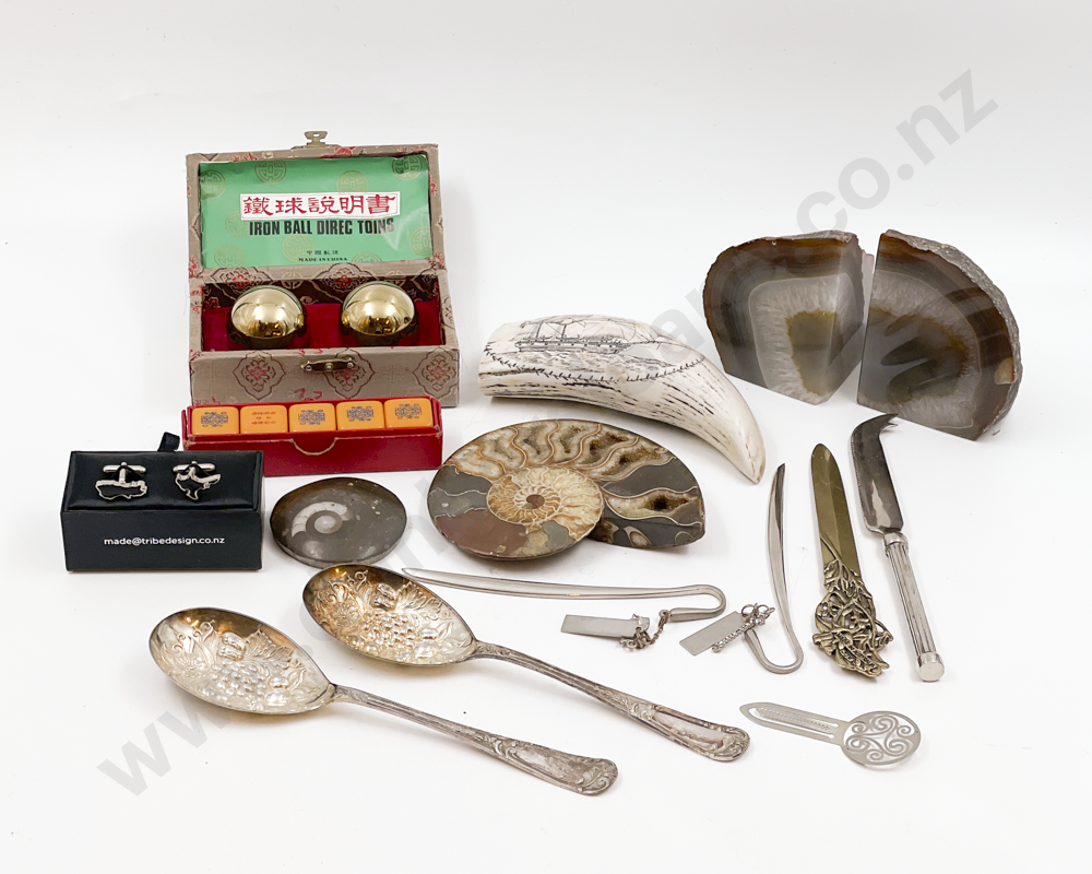 Box Quantity of Assorted Including Fossils and Mineral Samples etc Image 1++