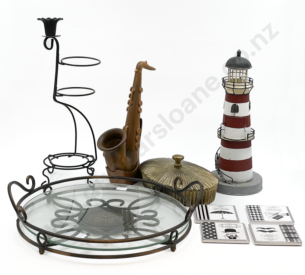 Small Quantity of Assorted Decorative Homewares Image 1++