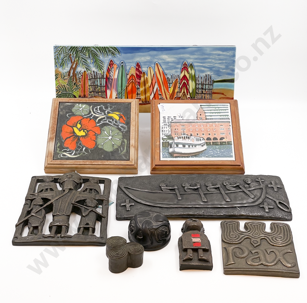 Small Quantity of Assorted Tiles and Assorted Irish Wallhangings Image 1++