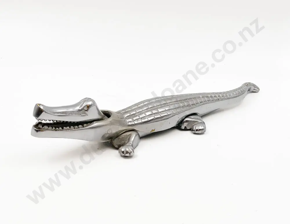 Metal Alligator Form Nut Cracker Image 1++