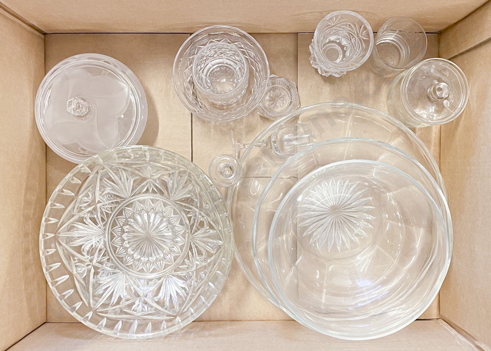 Small Quantity of Assorted Crystal and Glassware Image 1++