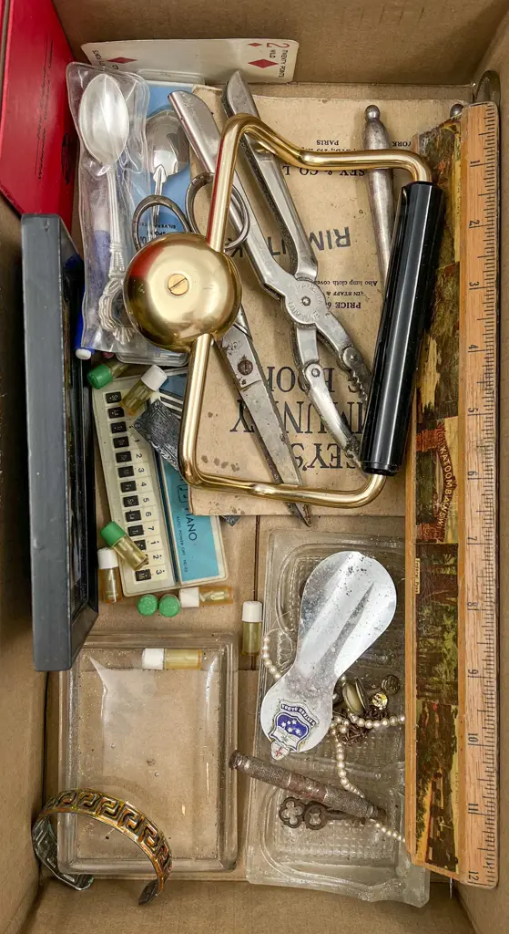 Small Box of Assorted Vintage Image 1++