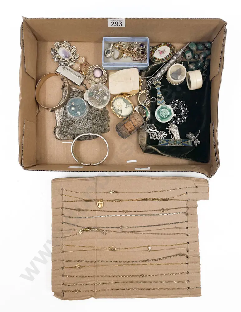 Box of Assorted Costume Jewellery Image 1++