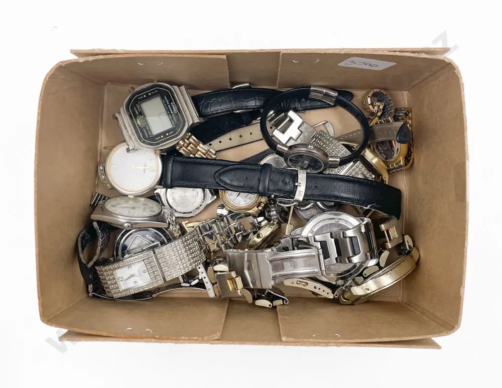 Small Box of Assorted Watches Image 1++