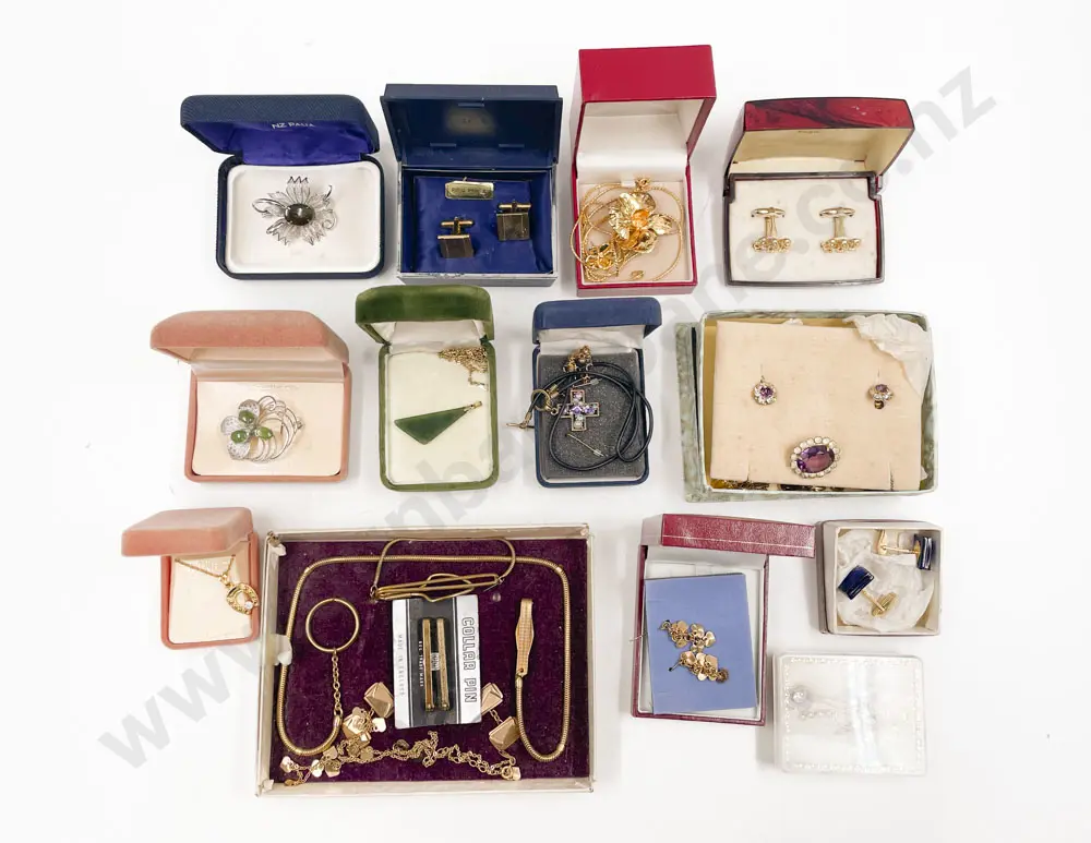 Box of Assorted Costume Jewellery Image 1++