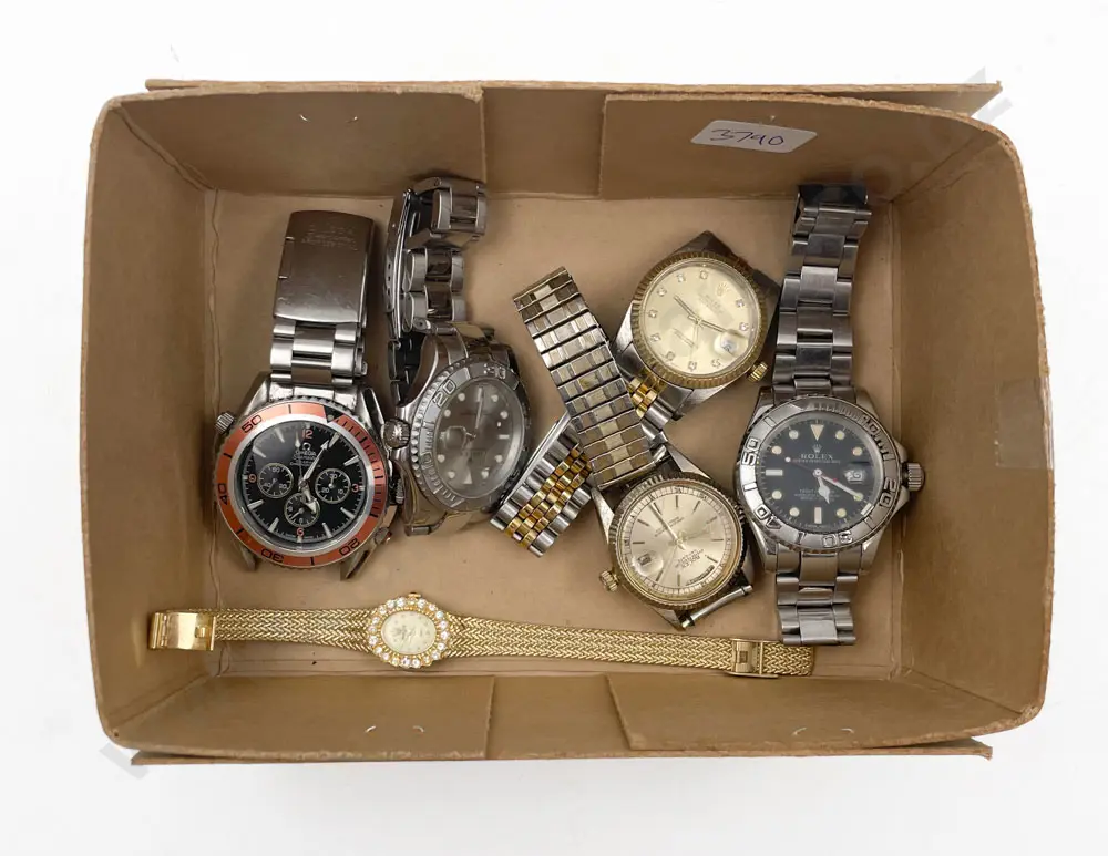 Small Box of Assorted Watches Including Faux Rolex Image 1++