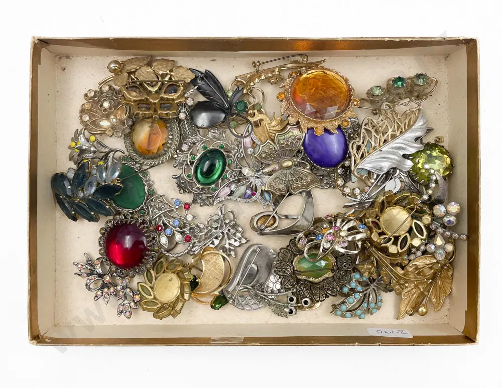 Box of Assorted Costume Jewellery Image 1++
