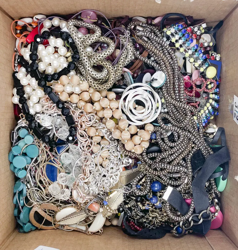 Box of Assorted Costume Jewellery Image 1++