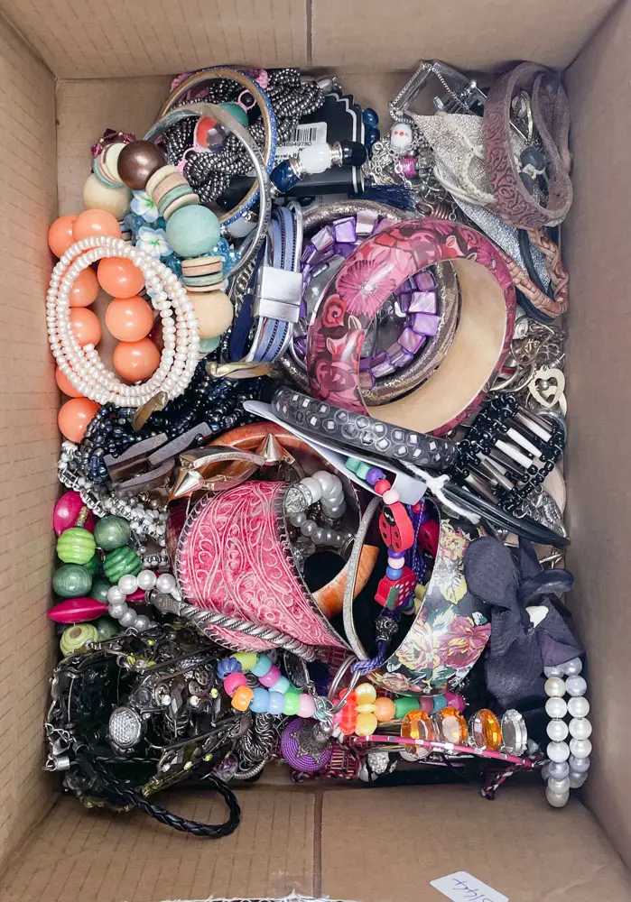Box of Assorted Costume Jewellery Image 1++