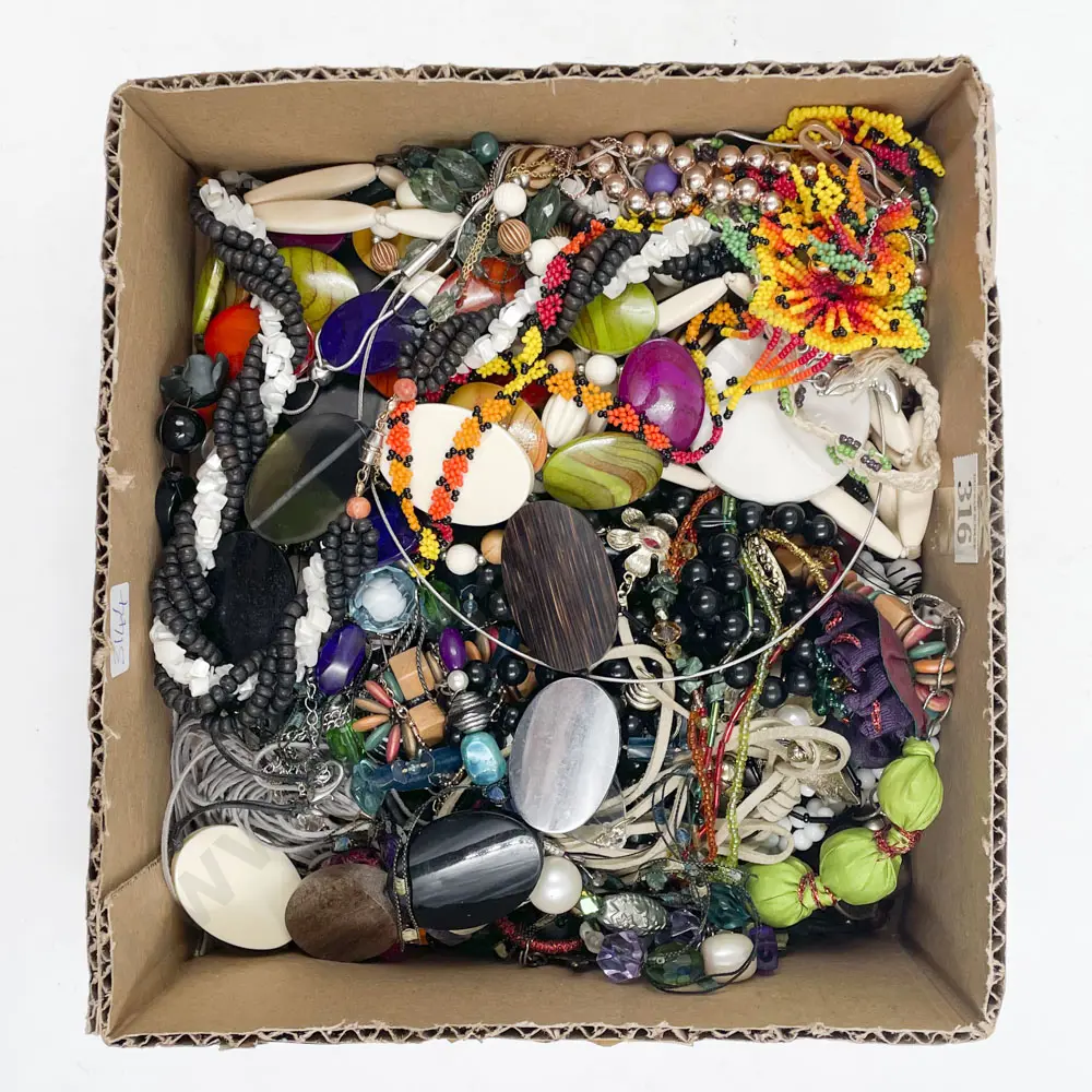 Box of Assorted Costume Jewellery Image 1++